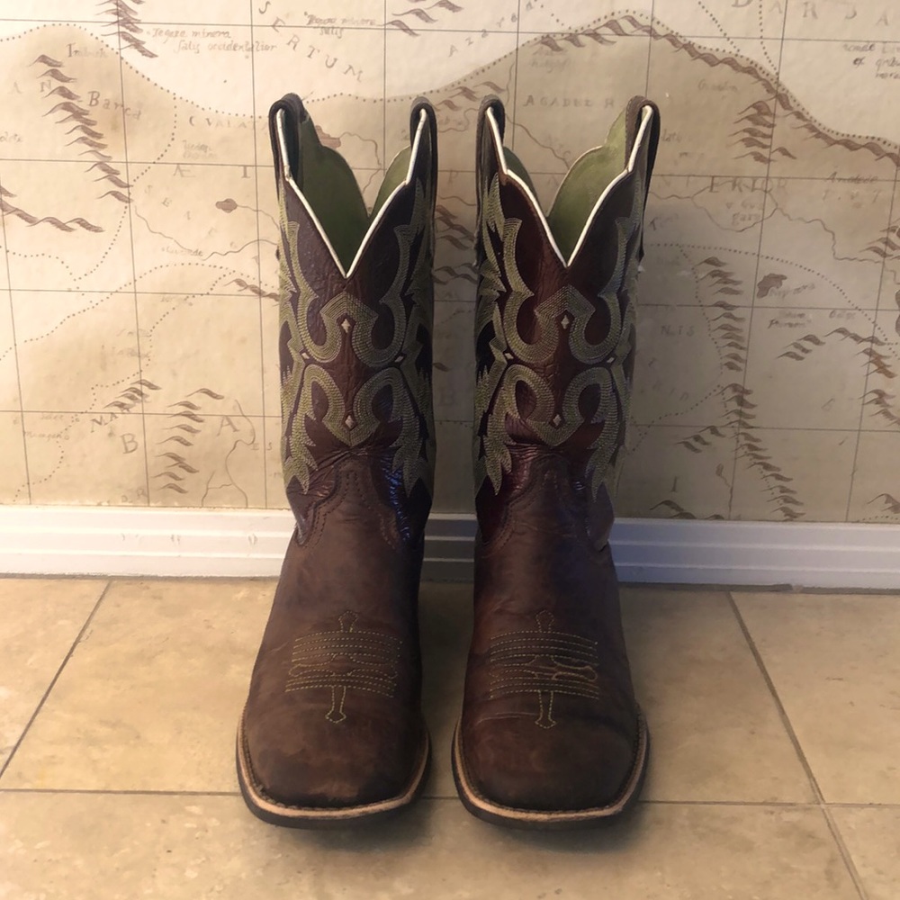 Ariat Cowboy Boots! In Great Condition!